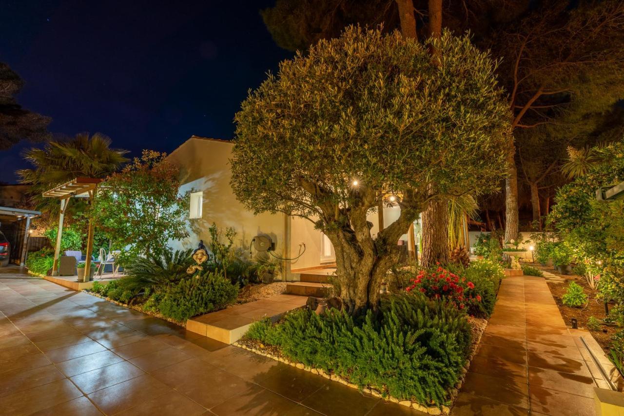 La Villa De L'Olivier แอกด์ ภายนอก รูปภาพ